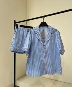 ست پیژامه بلوز و شلوارک کوتاه راه راه با مغزی صورتی