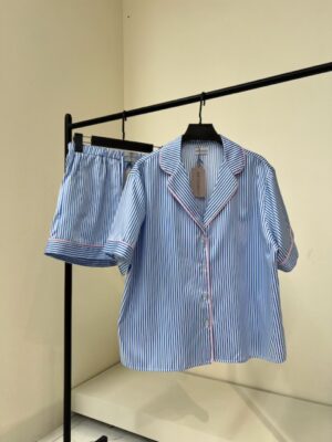 ست پیژامه بلوز و شلوارک کوتاه راه راه با مغزی صورتی