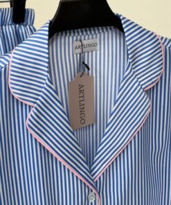 Alternative view of ست پیژامه بلوز و شلوارک کوتاه راه راه با مغزی صورتی