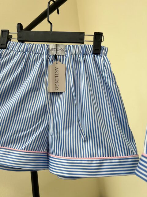 ست پیژامه بلوز و شلوارک کوتاه راه راه با مغزی صورتی - Image 3